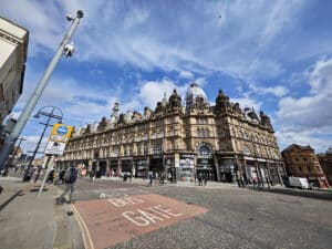 Kirkgate Market,一級登陸建築、歐洲最大的室內市場,外觀相當古典。