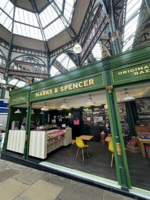 Marks & Spencer 開門後就是這個樣子。