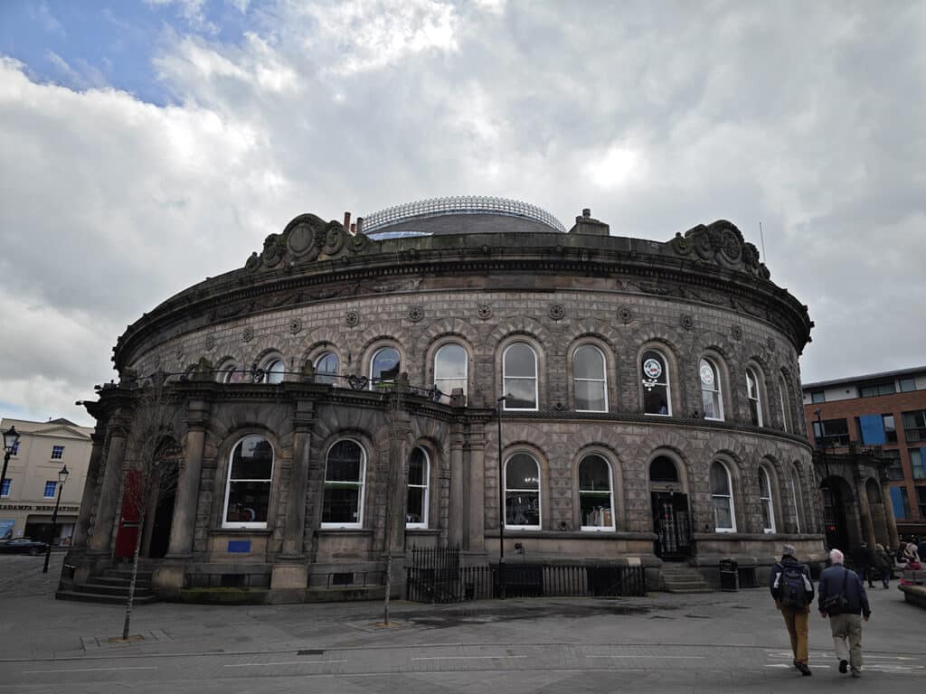 維多利亞時期建築Leeds Corn Exchange,在 Kirkgate Market 不遠處。
