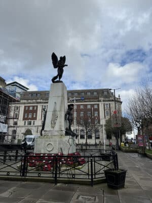 Leeds war Memorial。