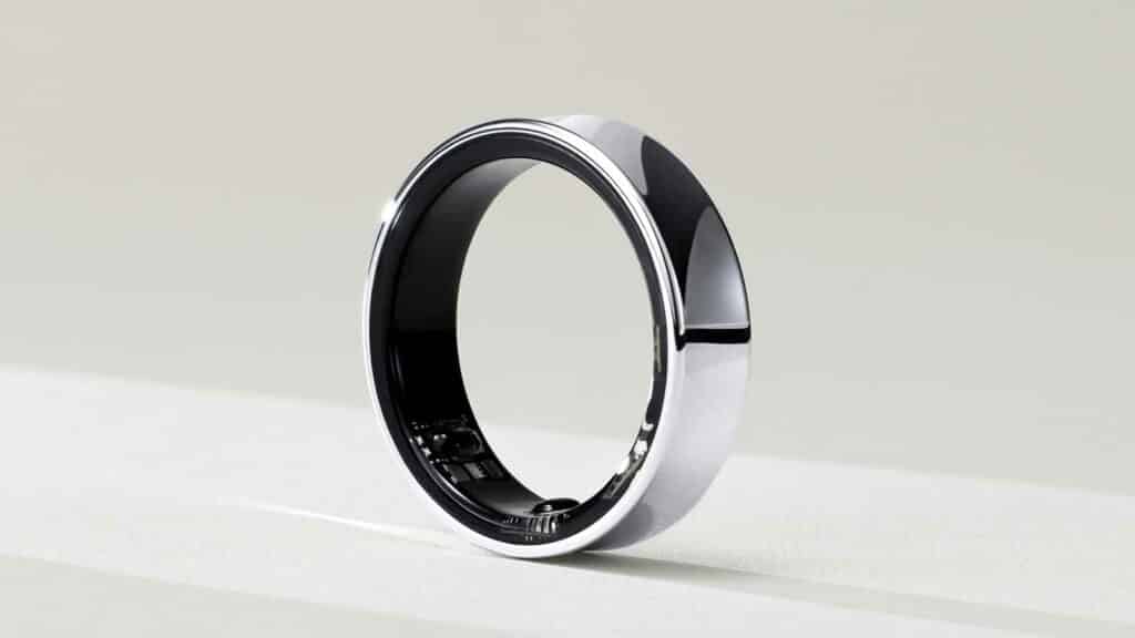Galaxy Ring 採用了堅固防刮的 Grade 5 鈦合金材料製作,重量僅為2.3克至3克。